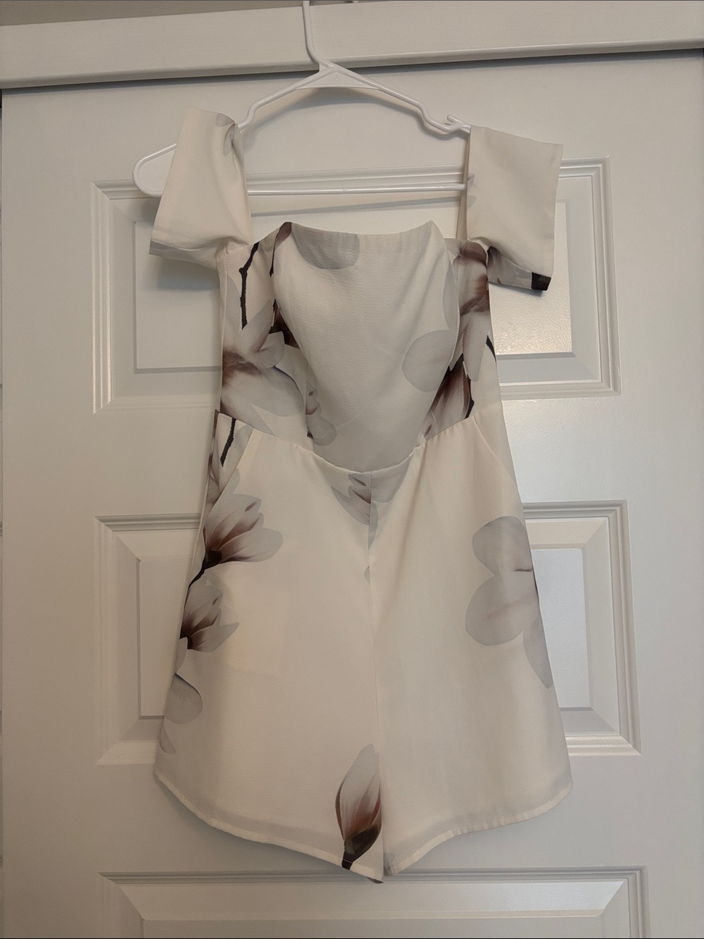 L'ATISTE White Floral Off-Shoulder Romper